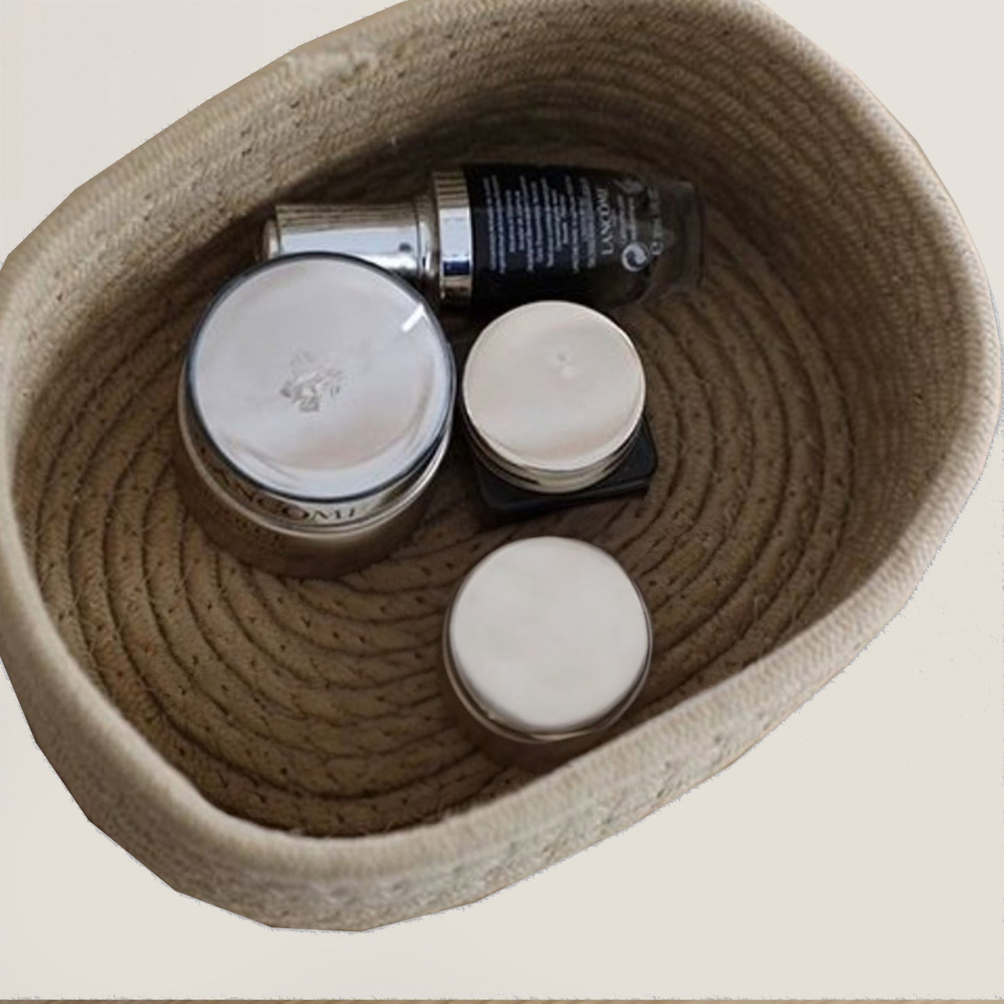 Krémszínű kötélből szőtt papírzsebkendő doboz