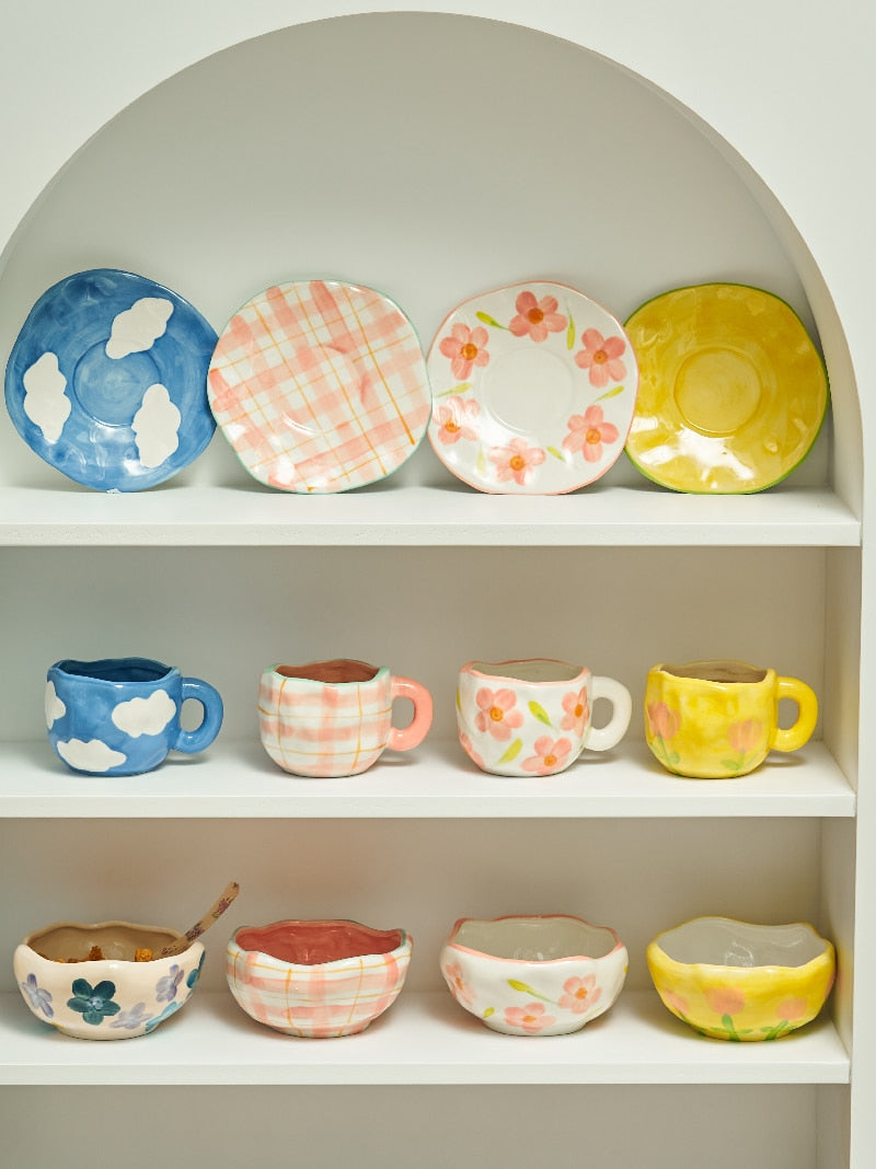 Keramikbecher-Set mit gelben Blumen