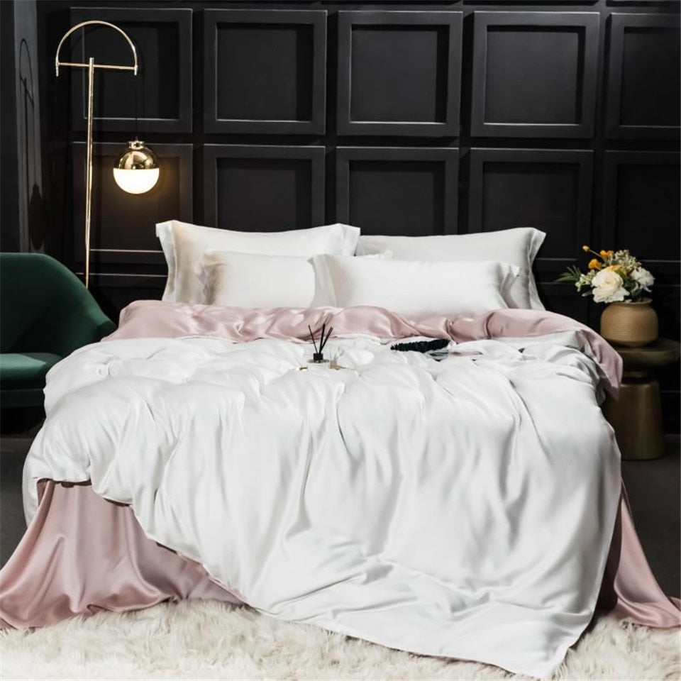 Set di biancheria da letto in seta bianca e rosa