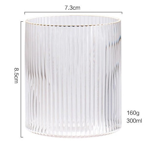 Staklo sa zlatnim intarzijama i prugama