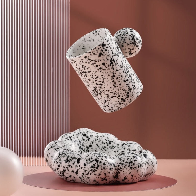 Tassenset mit Wolkenpunkten