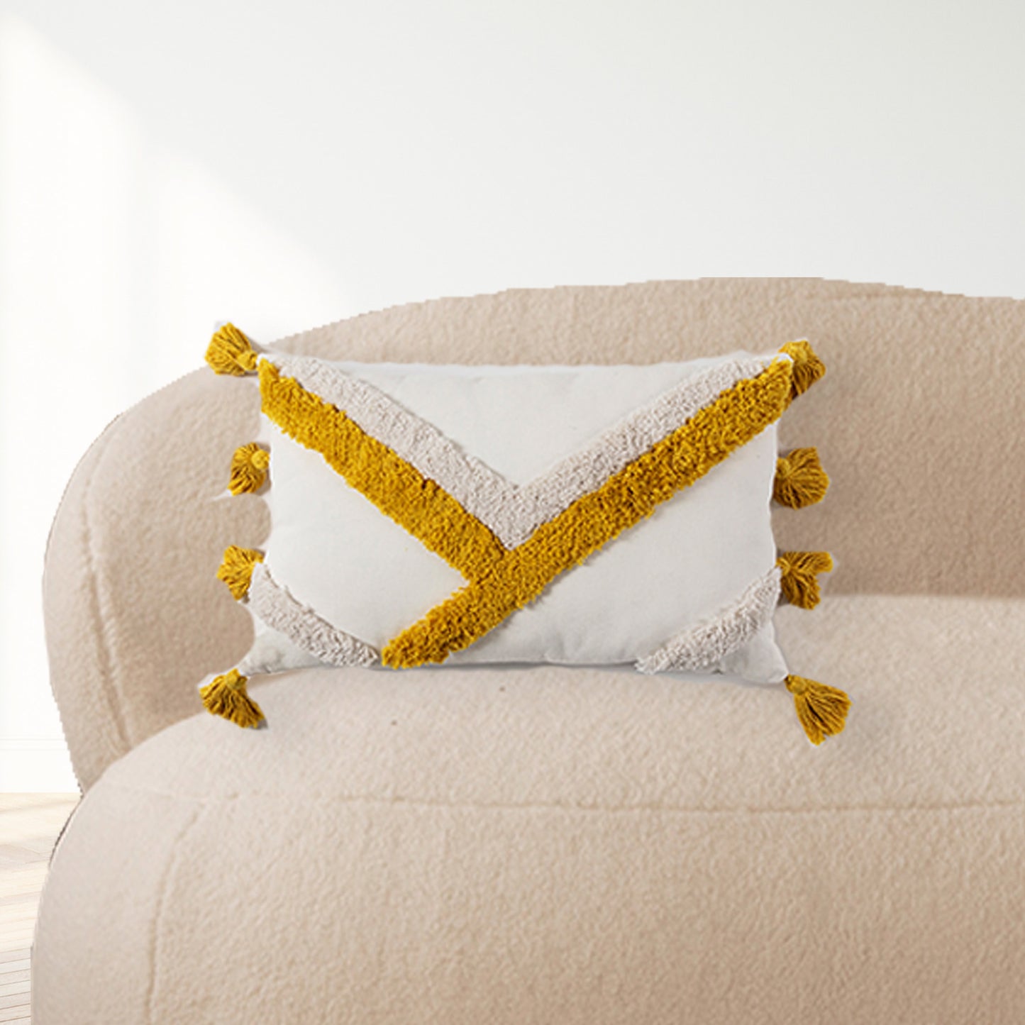Sarı Püsküllü Yastık Kılıfı