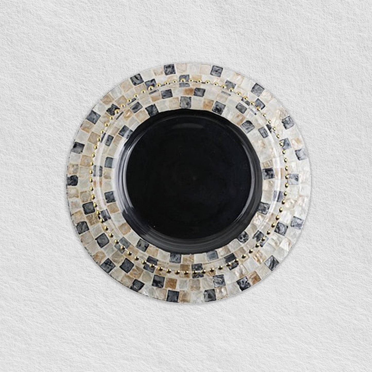 Черна ивица перла под чинии