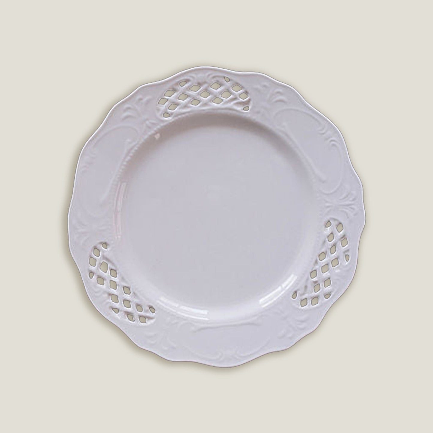 Platos En Relieve Huecas De Puntos Blancos