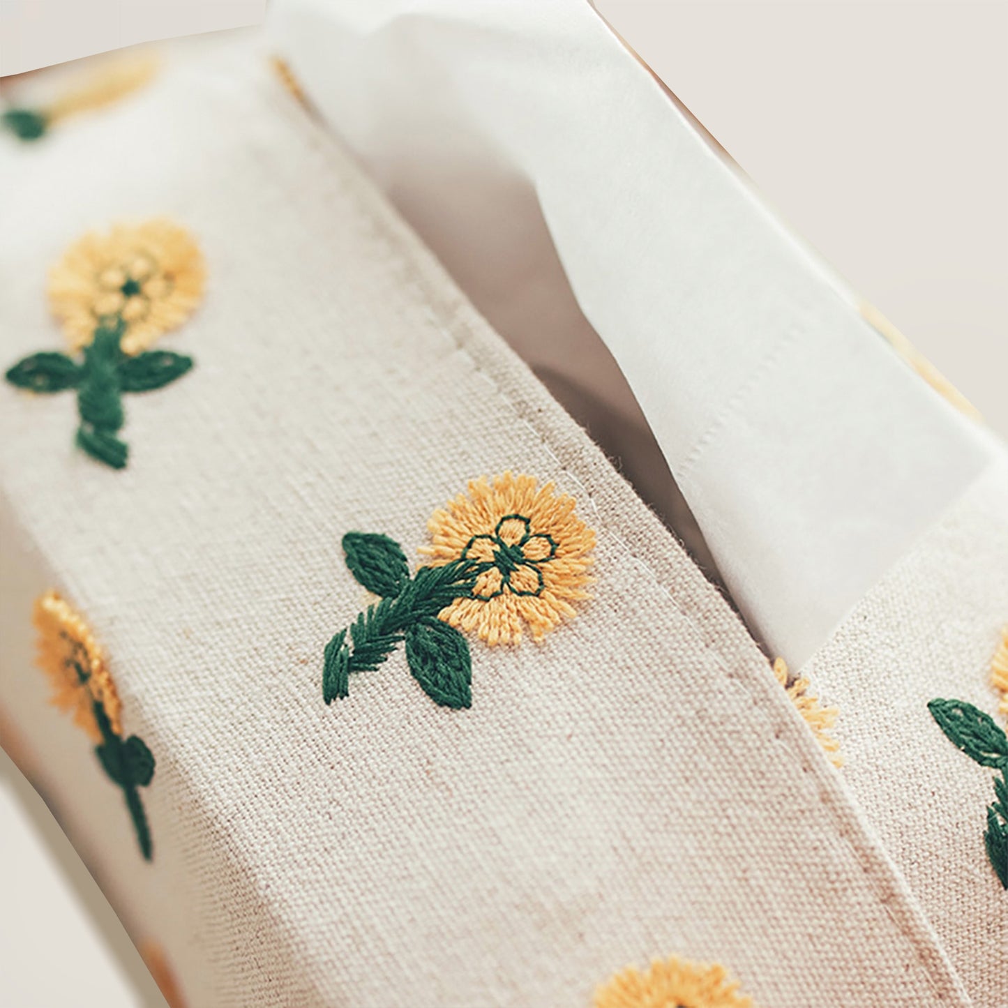 Daisy Embroidery Tissue Holder