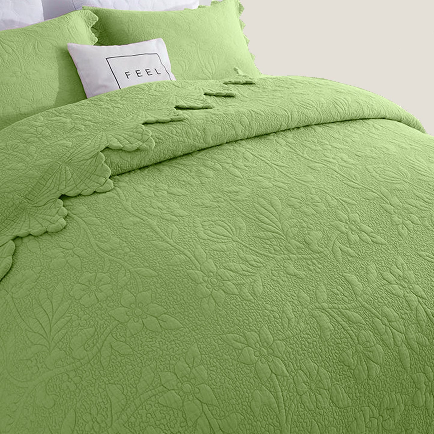 طقم مفرش سرير مطرز باللون الأخضر