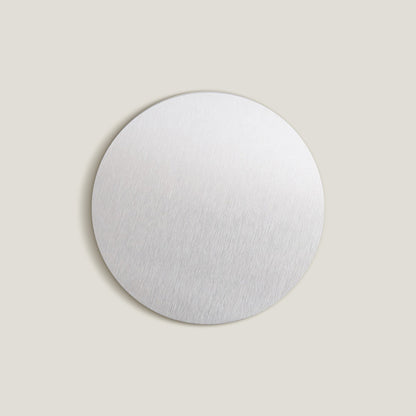 Juego de posavasos de acero inoxidable plateados con puntos