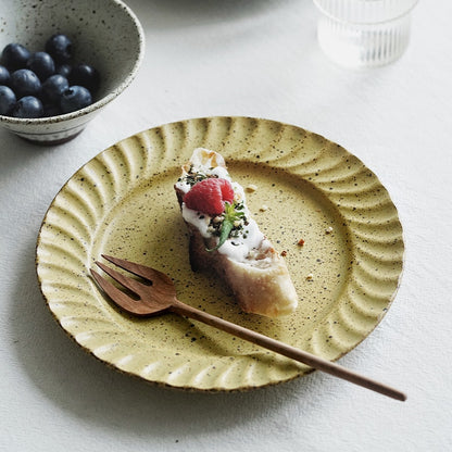 Cream Leaves Round Plates