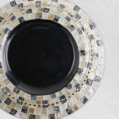 Черна ивица перла под чинии